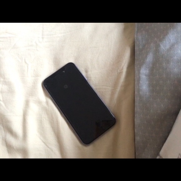 iPhone 11 - Picture 2 of 4